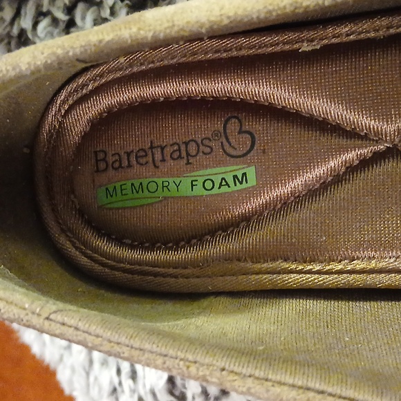 Women's Baretraps Janine Memory Foam Taupe Tan Flats Shoes Size 9 1/2 M - Picture 3 of 8